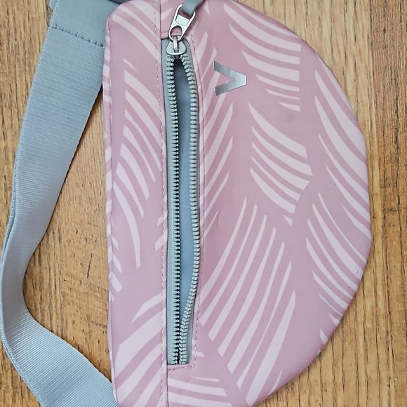 Vooray pink amd grey fanny pack - Picture 4 of 4